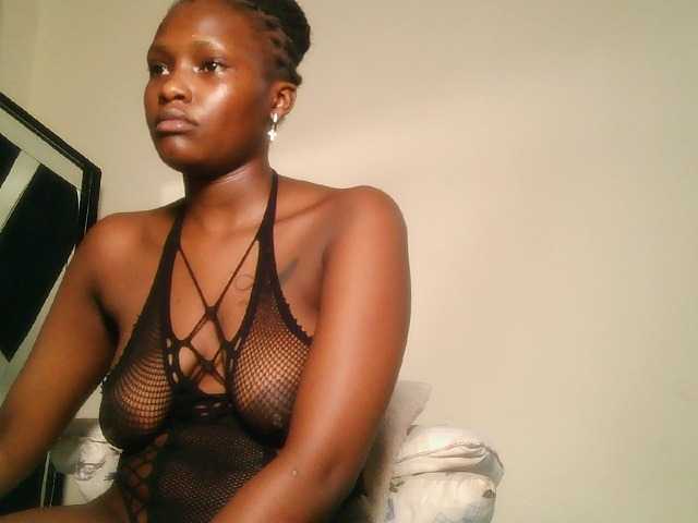 Oliviablue live cam on BongaCams