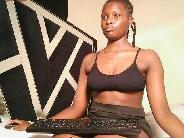 Oliviablue live cam on BongaCams