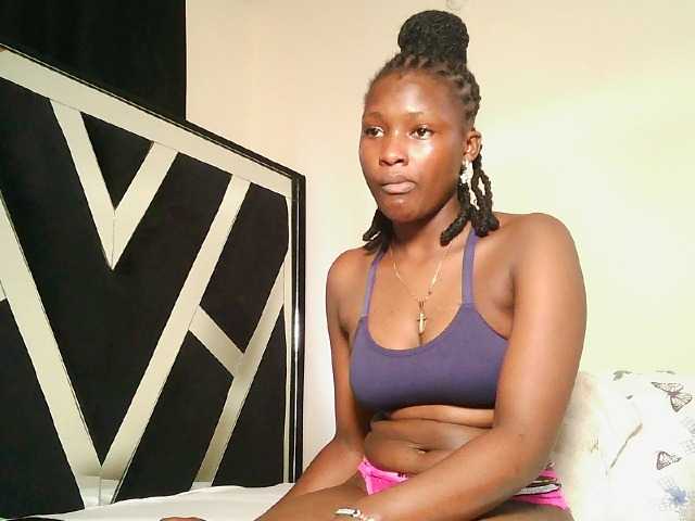 Oliviablue live cam on BongaCams