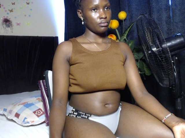 Oliviablue live cam on BongaCams
