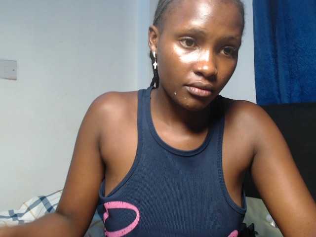 Oliviablue live cam on BongaCams