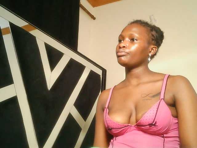Oliviablue live cam on BongaCams
