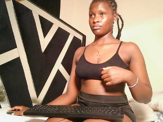 Oliviablue live cam on BongaCams