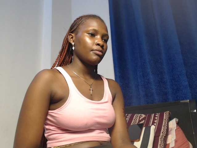 Oliviablue live cam on BongaCams