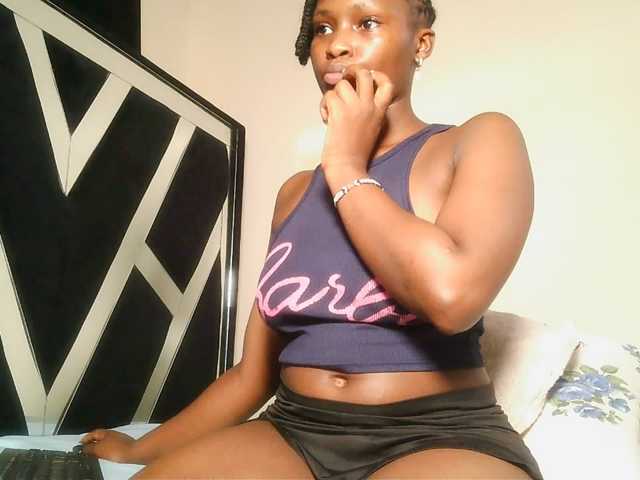 Oliviablue live cam on BongaCams