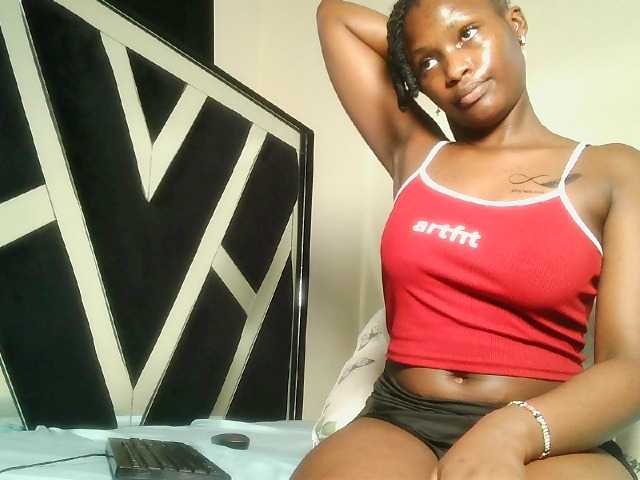 Oliviablue live cam on BongaCams