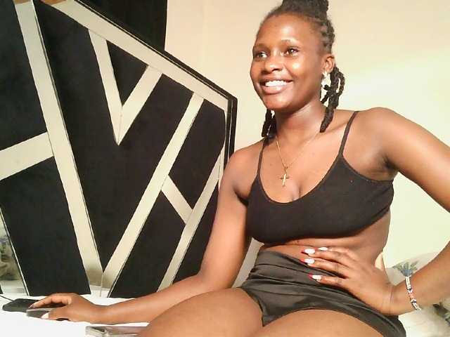 Oliviablue live cam on BongaCams
