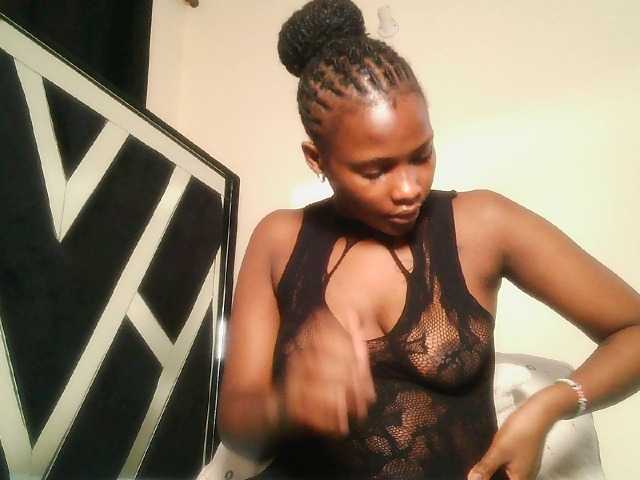 Oliviablue live cam on BongaCams