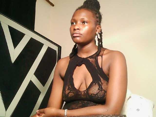 Oliviablue live cam on BongaCams