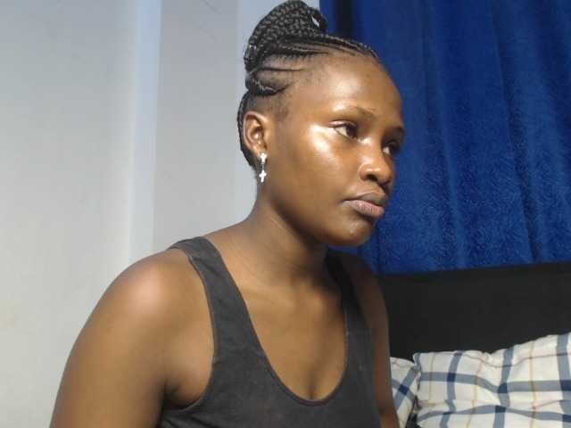 Oliviablue live cam on BongaCams