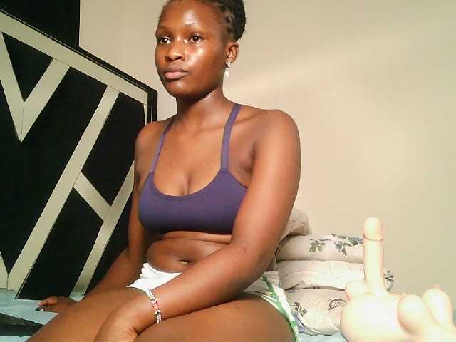 Oliviablue live cam on BongaCams