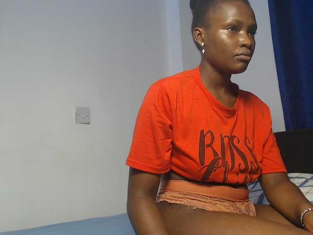 Oliviablue live cam on BongaCams