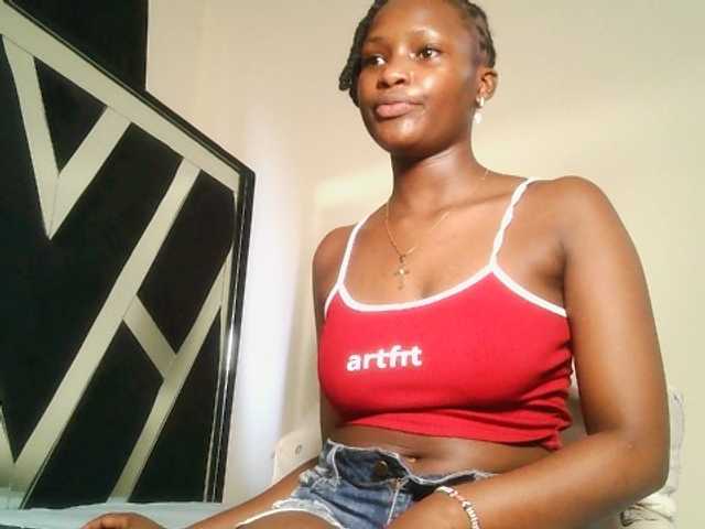 Oliviablue live cam on BongaCams