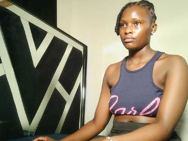 Oliviablue live cam on BongaCams