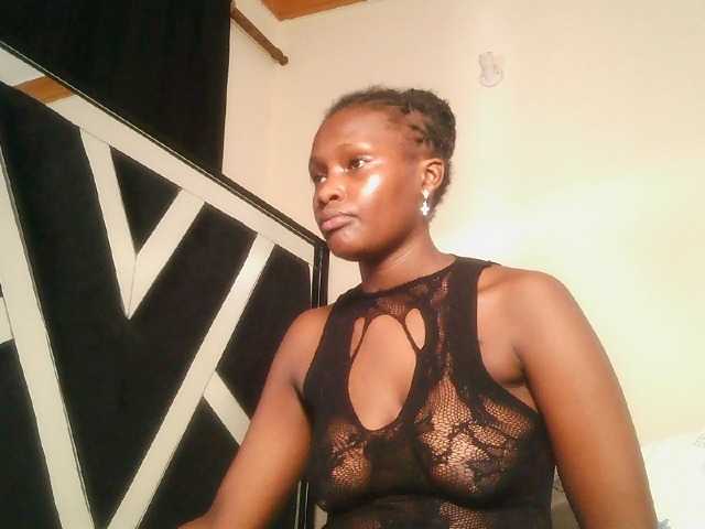 Oliviablue live cam on BongaCams