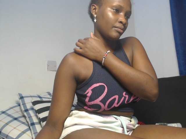 Oliviablue live cam on BongaCams