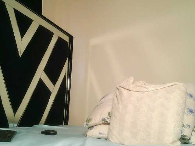 Oliviablue live cam on BongaCams