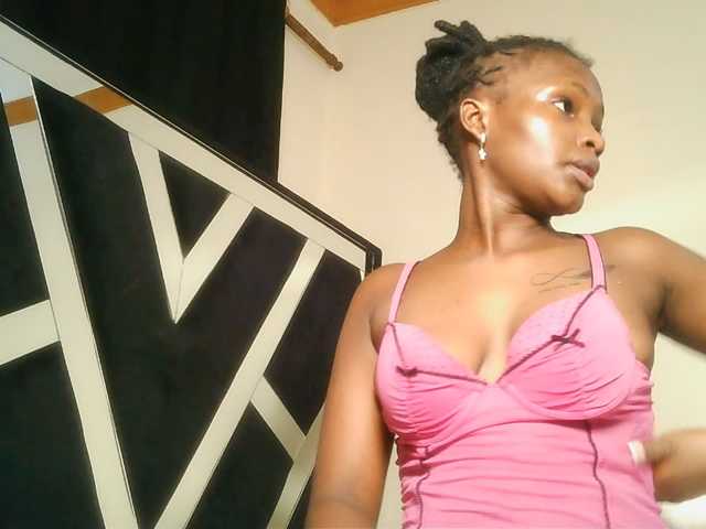 Oliviablue live cam on BongaCams