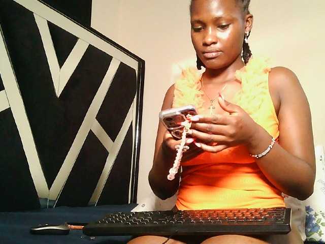 Oliviablue live cam on BongaCams