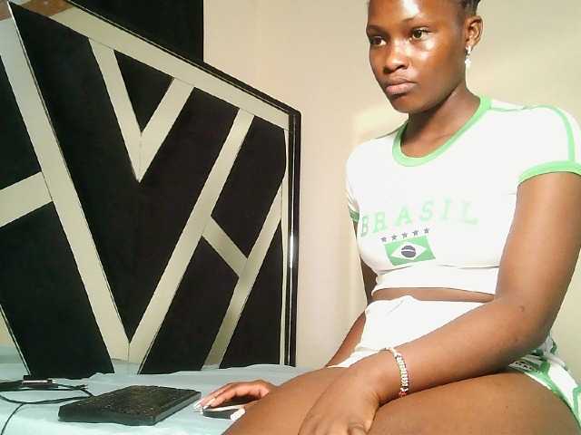 Oliviablue live cam on BongaCams