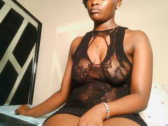 Oliviablue live cam on BongaCams