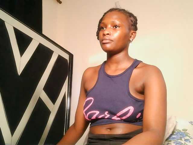 Oliviablue live cam on BongaCams