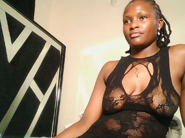 Oliviablue live cam on BongaCams