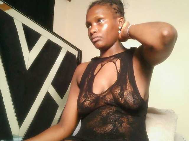 Oliviablue live cam on BongaCams