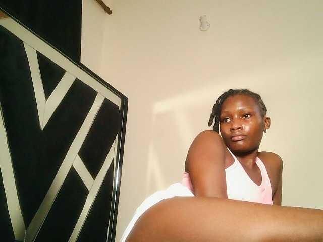 Oliviablue live cam on BongaCams