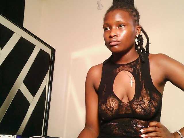 Oliviablue live cam on BongaCams