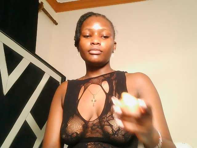 Oliviablue live cam on BongaCams