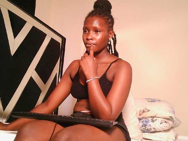 Oliviablue live cam on BongaCams