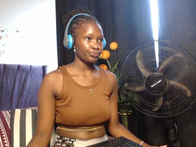 Oliviablue live cam on BongaCams