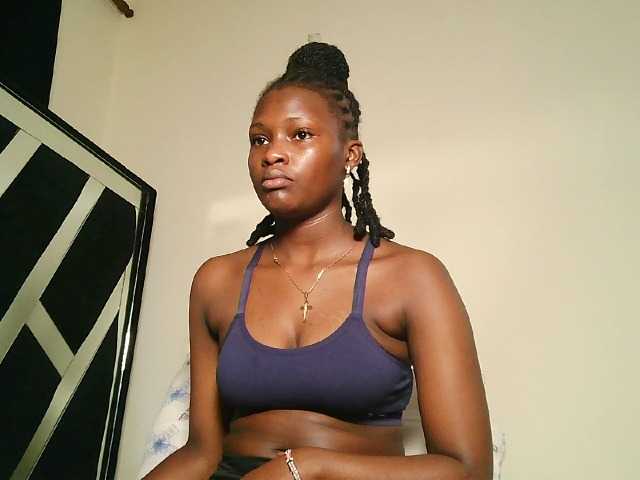 Oliviablue live cam on BongaCams