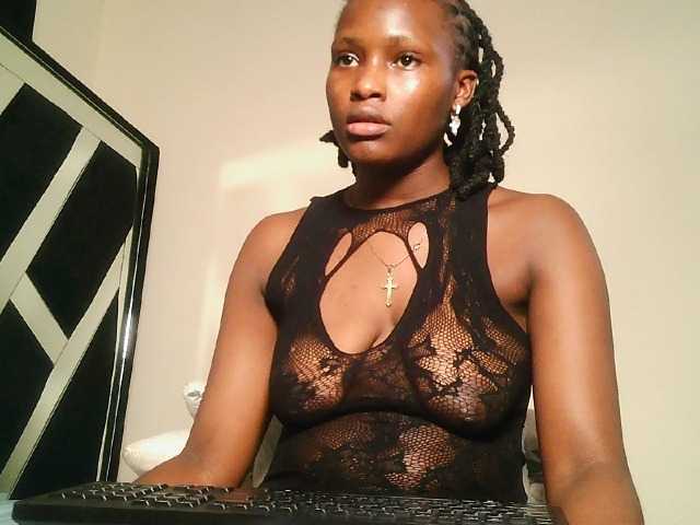 Oliviablue live cam on BongaCams