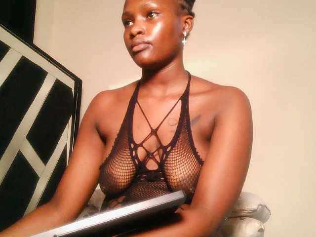 Oliviablue live cam on BongaCams