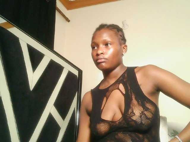 Oliviablue live cam on BongaCams