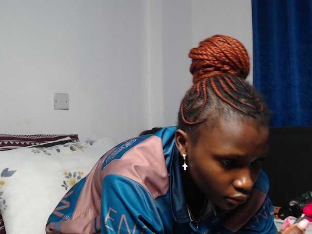 Oliviablue live cam on BongaCams