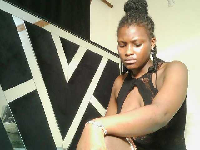 Oliviablue live cam on BongaCams