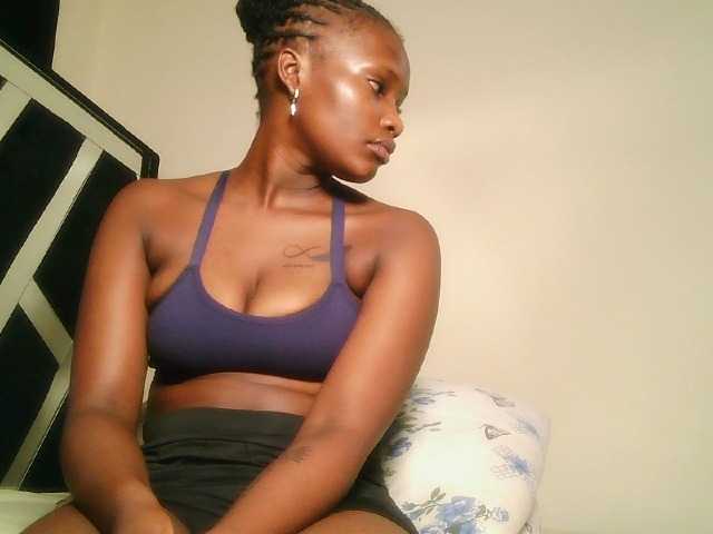 Oliviablue live cam on BongaCams