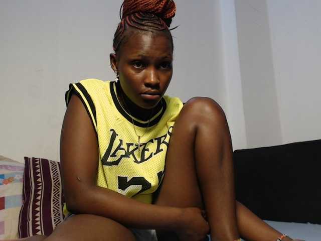 Oliviablue live cam on BongaCams