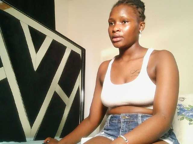 Oliviablue live cam on BongaCams