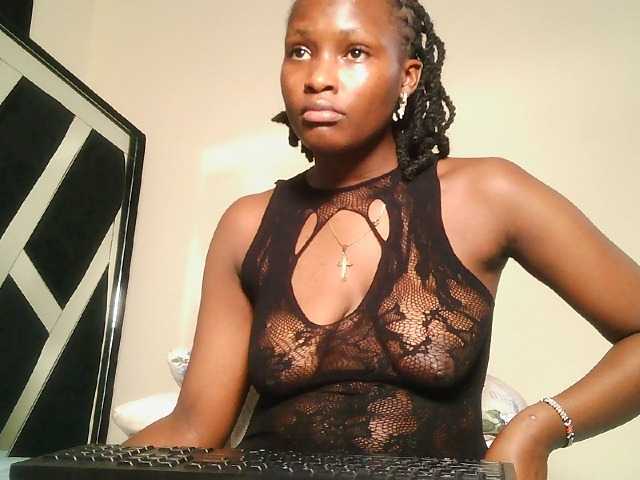 Oliviablue live cam on BongaCams