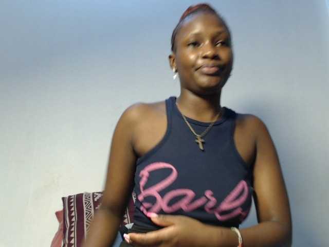 Oliviablue live cam on BongaCams