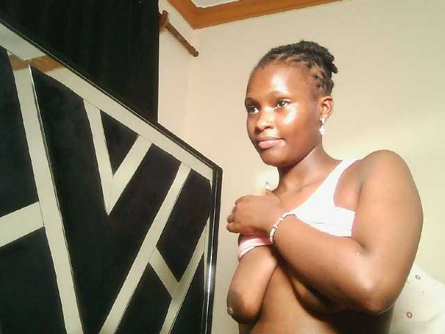 Oliviablue live cam on BongaCams