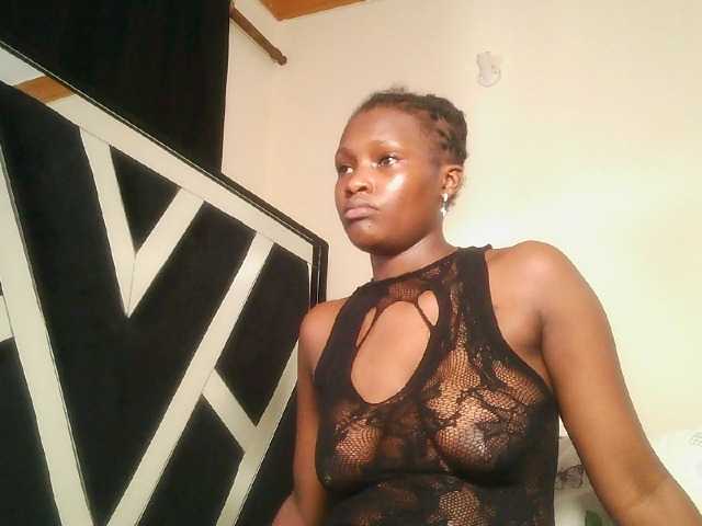 Oliviablue live cam on BongaCams