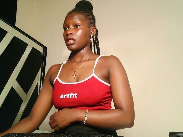 le modèle Oliviablue est en webcam porno dans un show sur le site bongacams, il possède les tags suivants: Ebony,Brunette,Trimmed