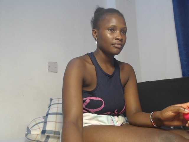 Oliviablue live cam on BongaCams