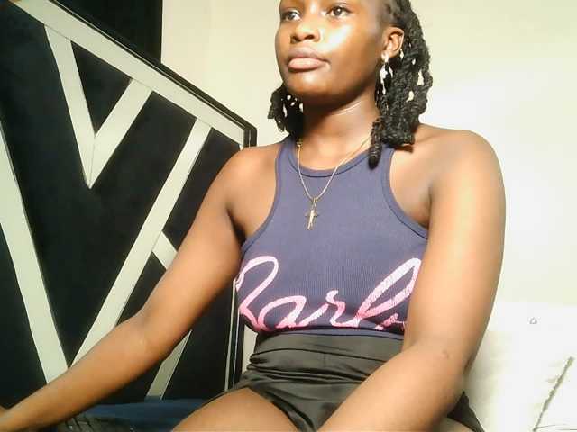 Oliviablue live cam on BongaCams