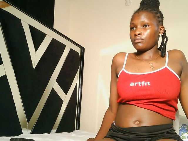 Oliviablue live cam on BongaCams